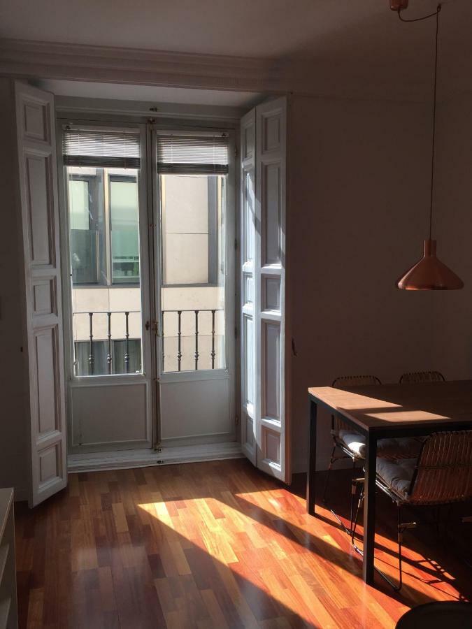 I19 - One Bedroom Apartment Madrid Buitenkant foto